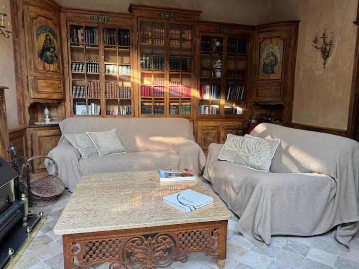 Cozy library with sofas and wooden bookshelves.